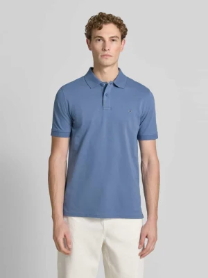 koszulka polo o kroju regular fit z haftem Christian Berg Jeansowy niebieski