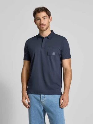 Koszulka polo o kroju regular fit z kieszenią na piersi Lerros
