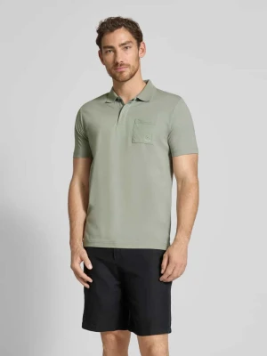 Koszulka polo o kroju regular fit z kieszenią na piersi Lerros