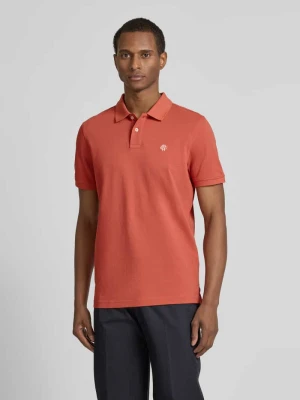 Koszulka polo o kroju regular fit z listwą guzikową i wyhaftowanym logo MCNEAL