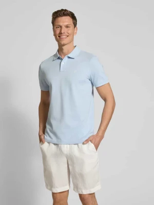 Koszulka polo o kroju regular fit z listwą guzikową i wyhaftowanym logo MCNEAL