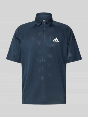 Koszulka polo o kroju regular fit z logo i zamkiem błyskawicznym adidas Sportswear