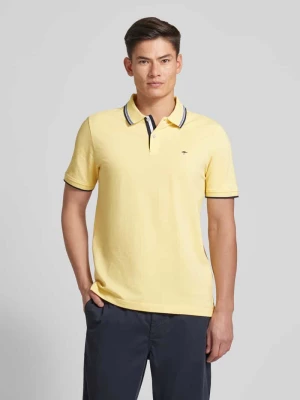 Koszulka polo o kroju regular fit z paskami w kontrastowym kolorze FYNCH-HATTON
