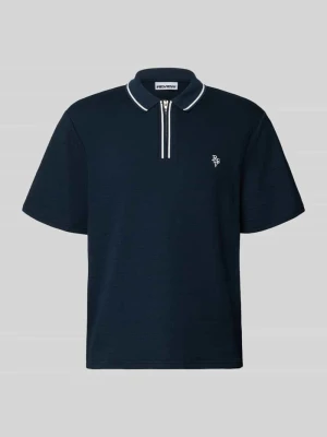 koszulka polo o kroju regular fit z zamkiem błyskawicznym i wyhaftowanym logo REVIEW