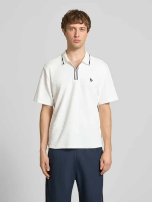 koszulka polo o kroju regular fit z zamkiem błyskawicznym i wyhaftowanym logo REVIEW
