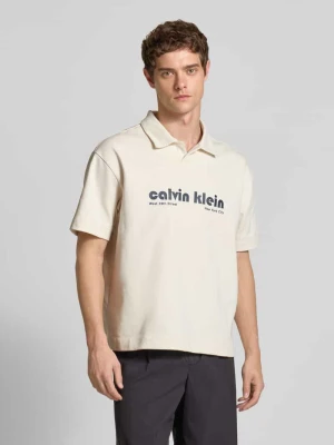 Koszulka polo o kroju relaxed fit z nadrukiem z logo Calvin Klein Jeans