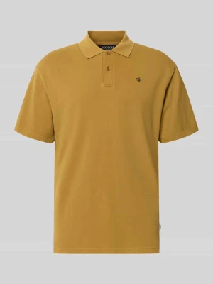 Koszulka polo o kroju relaxed fit z wyhaftowanym logo Scotch & Soda Koniakowy