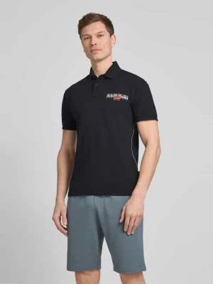 Koszulka polo o kroju slim fit z nadrukiem z logo model ‘AYLMER’ Napapijri