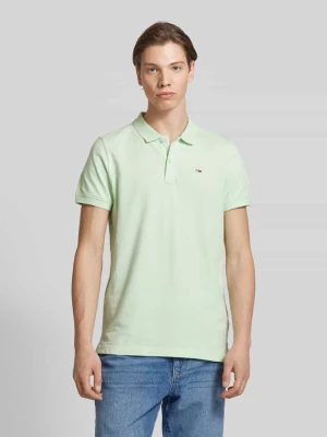 Koszulka polo o kroju slim fit z wyhaftowanym logo Tommy Jeans
