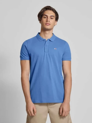 Koszulka polo o kroju slim fit z wyhaftowanym logo Tommy Jeans