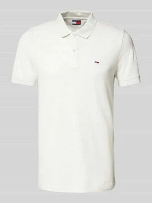 Koszulka polo o kroju slim fit z wyhaftowanym logo Tommy Jeans