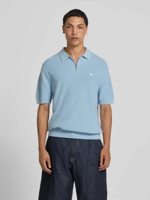 Koszulka polo o pudełkowym kroju z wyhaftowanym logo REVIEW