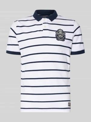 Koszulka polo w kroju slim fit z naszytym logo i zapięciem na guziki Superdry
