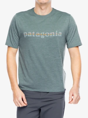 Koszulka szybkoschnąca Patagonia Cap Cool Daily Graphic Shirt - 73 text logo nouveau green