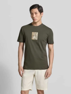 Koszulka T-shirt w kroju regular fit z naszywką z logo Armani Exchange