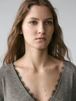 Koszulka Z Dekoltem W Serek Z Koronką - Szary Melanżowy - - Massimo Dutti - Kobieta