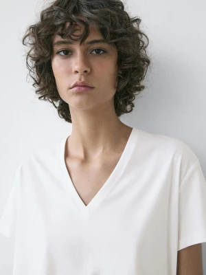 Zdjęcie produktu Koszulka Z Dekoltem W Serek Ze 100% Bawełny - Biały - - Massimo Dutti - Kobieta