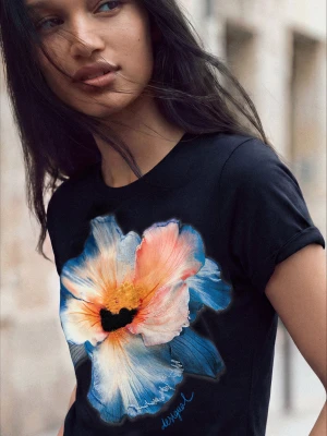Koszulka z dużym kwiatem Desigual
