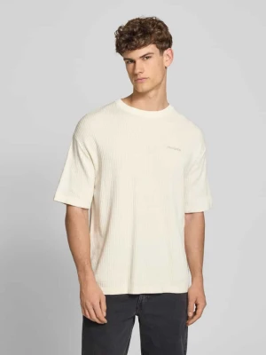 Koszulka z dzianiny z fakturowanym wzorem i wyhaftowanym logo Pegador