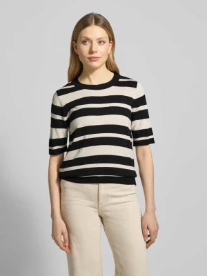 Koszulka z dzianiny z okrągłym dekoltem i detalem z logo MORE & MORE