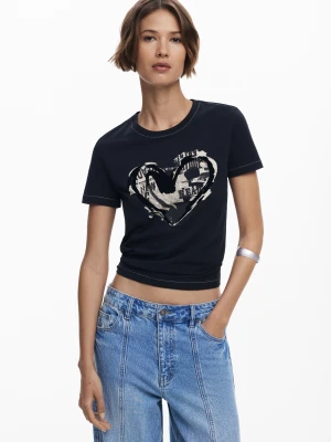 Koszulka z sercem z gazety Desigual