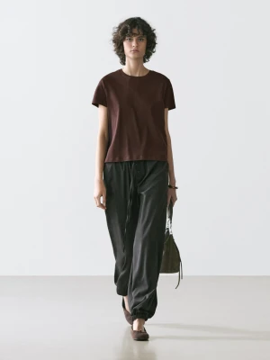 Koszulka Ze 100% Bawełny Z Ozdobnym Szwem - Brązowy - - Massimo Dutti - Kobieta