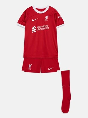 Koszulki piłkarskie Nike Performance
