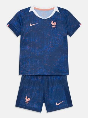 Koszulki piłkarskie Nike Performance