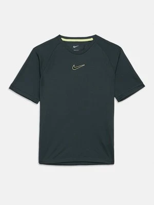 Koszulki piłkarskie Nike Performance