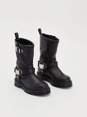 Kowbojki i obuwie motocyklowe Dr. Martens