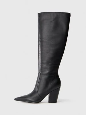 Kowbojki i obuwie motocyklowe Guess