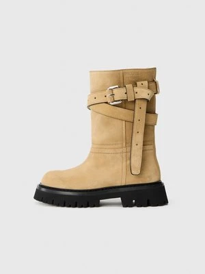 Kowbojki i obuwie motocyklowe Moschino