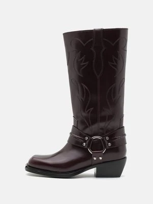 Kowbojki i obuwie motocyklowe sandro