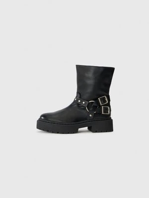 Kowbojki i obuwie motocyklowe Steve Madden