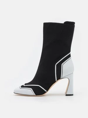 Kozaki alberta ferretti