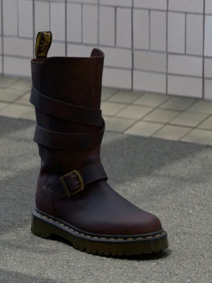 Kozaki Dr. Martens ciemnobrązowy