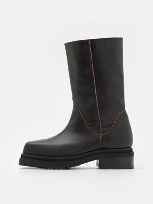 Kozaki ECKHAUS LATTA