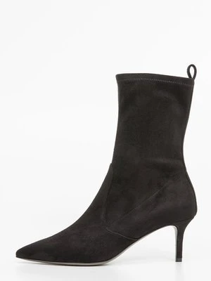 Kozaki Kennel + Schmenger