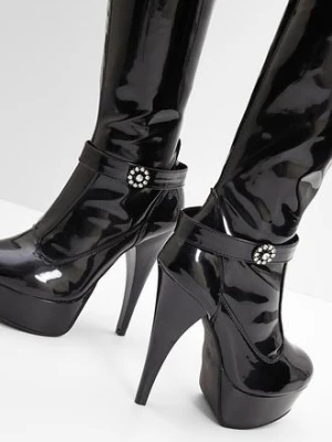 Kozaki lakierowane na platformie o długości nad kolano bonprix