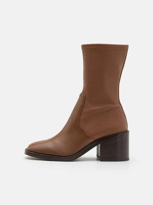 Kozaki Loeffler Randall