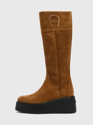 Kozaki na koturnie aigner