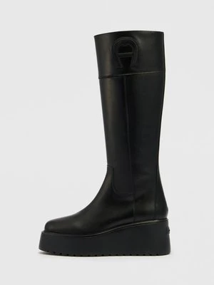 Kozaki na koturnie aigner