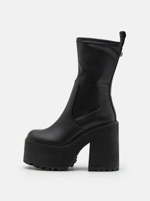 Kozaki na obcasie Buffalo