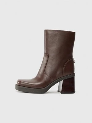 Kozaki na obcasie Coach