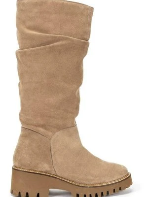 Kozaki na platformie Alma en Pena