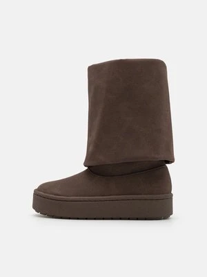 Kozaki na platformie Anna Field