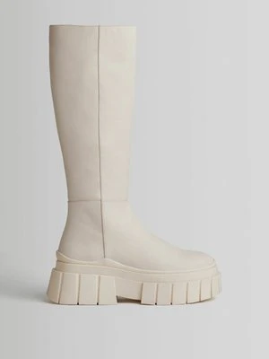 Kozaki na platformie Bershka