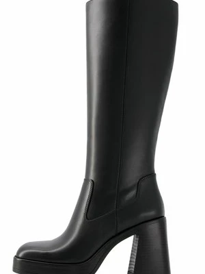 Kozaki na platformie Bershka