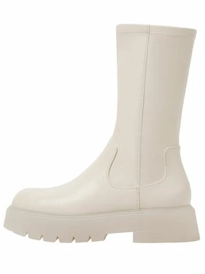 Kozaki na platformie Bershka