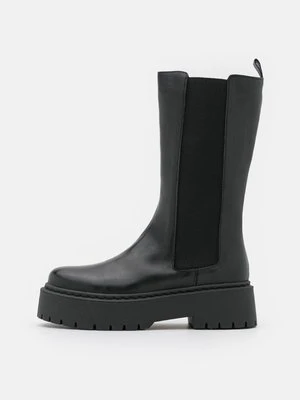 Kozaki na platformie Bianco